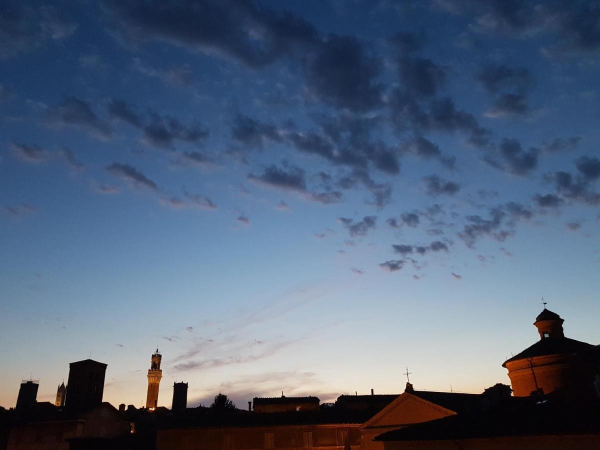Apartamento Un Terrazzo Sulla Magia Siena Exterior foto