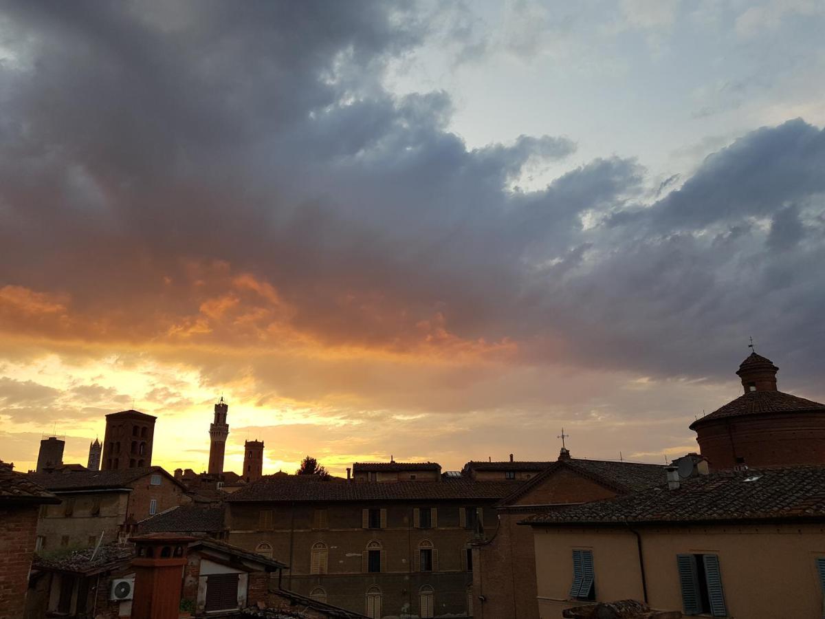 Apartamento Un Terrazzo Sulla Magia Siena Exterior foto